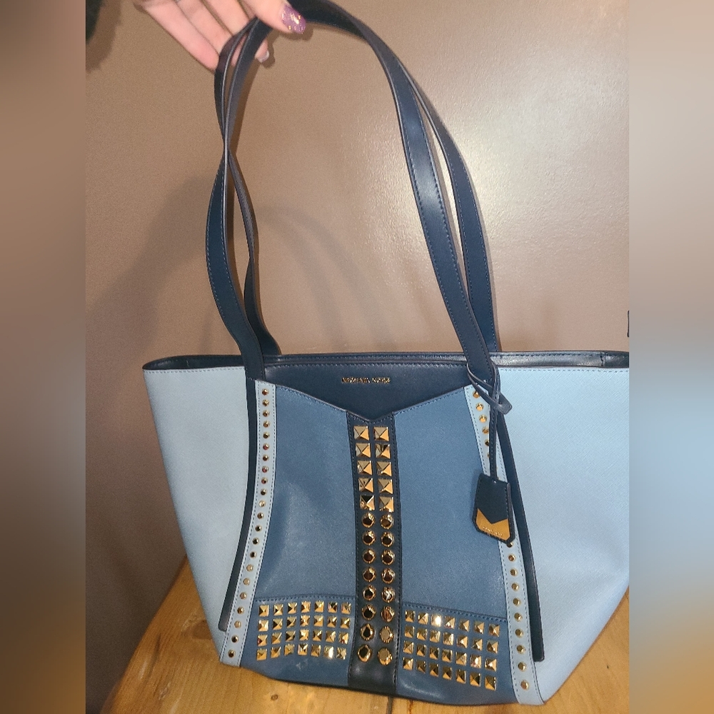 Authentic Michael kors tote never been used